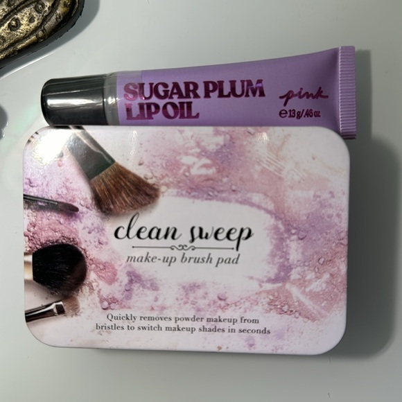 New 10 pc make up bundle with cosmetic case - Picture 10 of 13